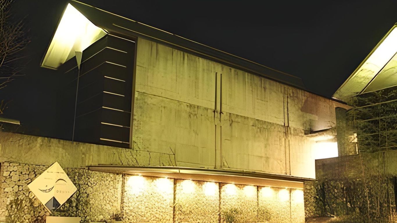 هوتل سايرا شيمانتو