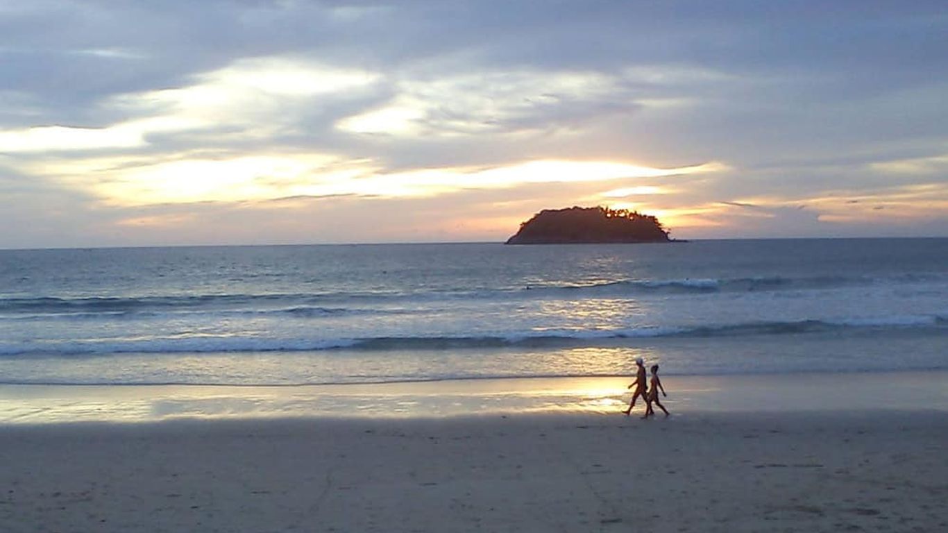 Kata Beachwalk Hotel And Bungalows