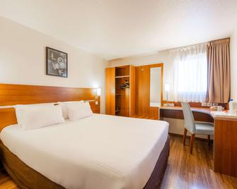 Comfort Hotel Aeroport Lyon St Exupery - Colombier-Saugnieu - Bedroom