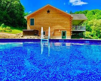 Wexford Hollow 6br Cabin W/ Pool & Hot Tub Jacuzzi - Harpers Ferry - Pool