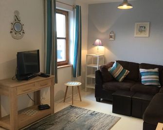Cosy Seaside 2 bed (4+ baby) Apt, Centre Moville, Close beach High speed WiFi, - Moville - Sala de estar
