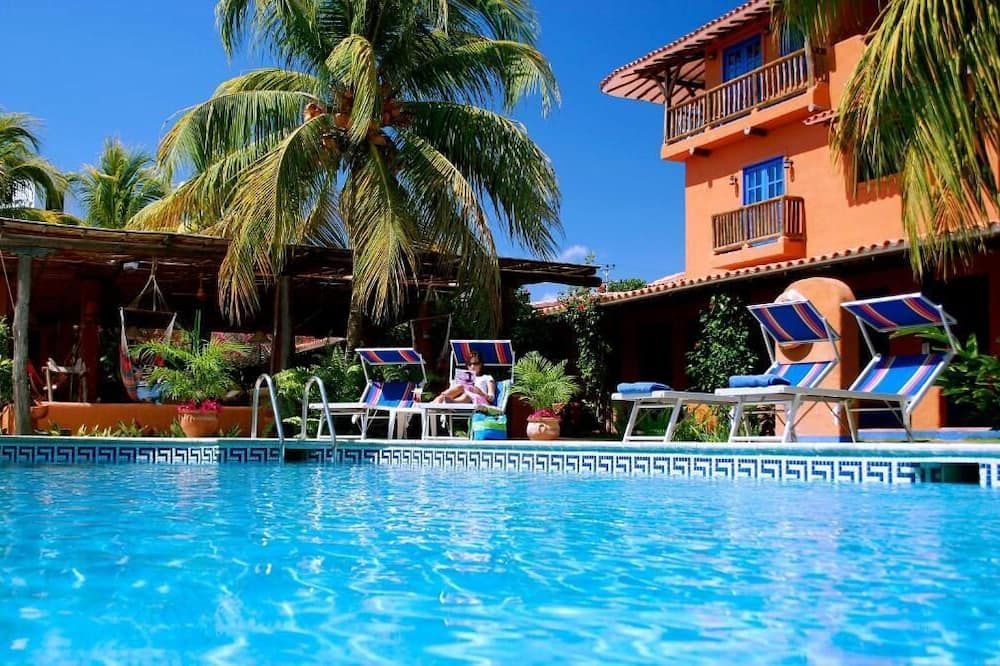 كوستا ليندا بيتش - Playa El Agua - حوض السباحة