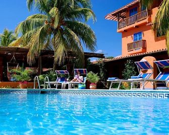 كوستا ليندا بيتش - Playa El Agua - حوض السباحة