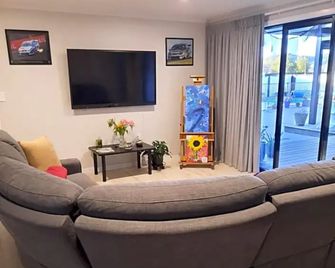 # 2 Ald - Cambridge - Living room