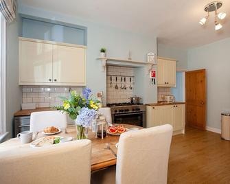 Clarence Cottage - Whitby - Dining room