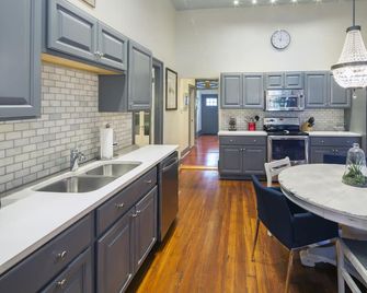 Gorgeous Garden Suite--One Level Living At Forsyth Park - Savannah - Køkken