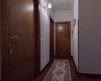 Ellebi B&B - Montone - Flur