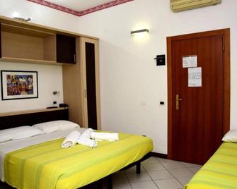 Hotel Ambasciata - Cesenatico - Schlafzimmer