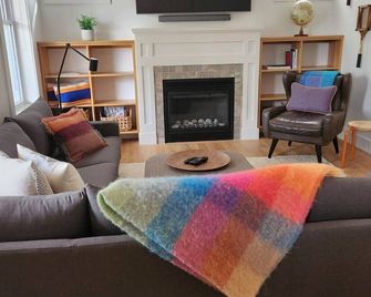 Comfortable family-friendly cottage in Southampton - Southampton - Living room