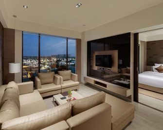 Wyndham Ahmedabad Shela - Ahmedabad - Sala de estar