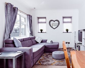 Willow Chalet near Cartmel & Lake Windermere - Cark - Living room