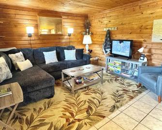 Beautiful country views and wildlife. Less than 2 miles from downtown. - Point Pleasant - Sala de estar