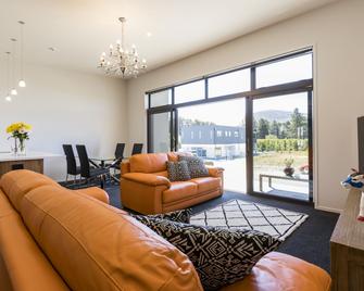 Central Park Apartments - Cromwell - Huiskamer