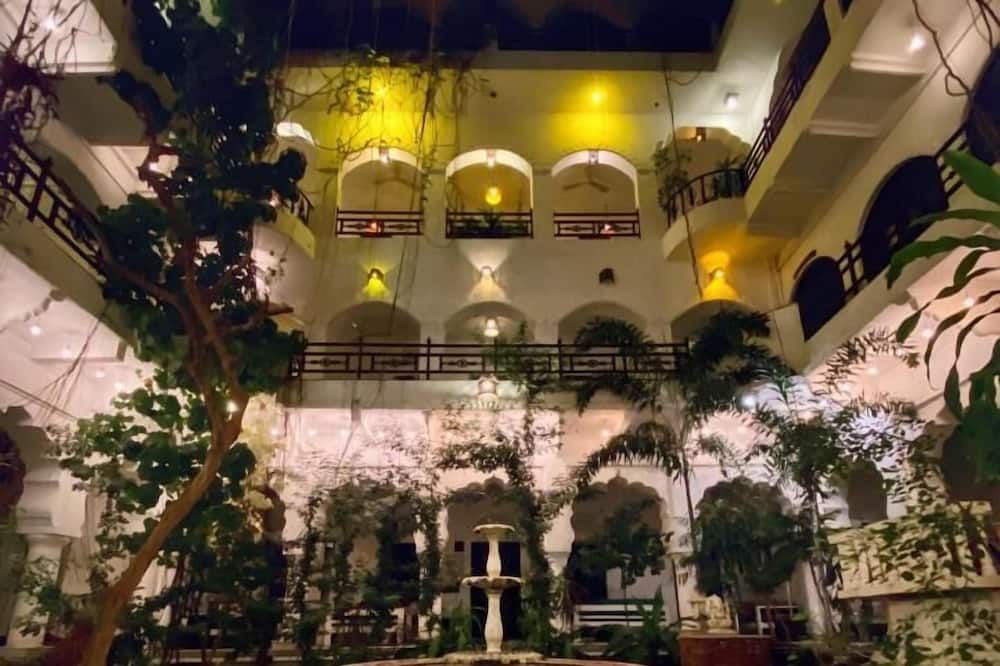 إن سيفينث هيفين