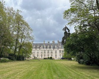 Maison avec vue sur le Château - Orléans - Building