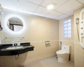 A25 Hotel - 57 Quang Trung - Hanoi - Bathroom