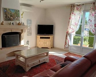 villa rental with swimming pool - La Bastide-d’Engras - Sala de estar