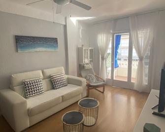 Cozy Apartment In La Pineda By The Sea, Ideal Families - Vila-seca - Sala de estar