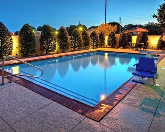 Courtyard by Marriott Abilene Southwest/Abilene Mall South - אביליין - בריכה