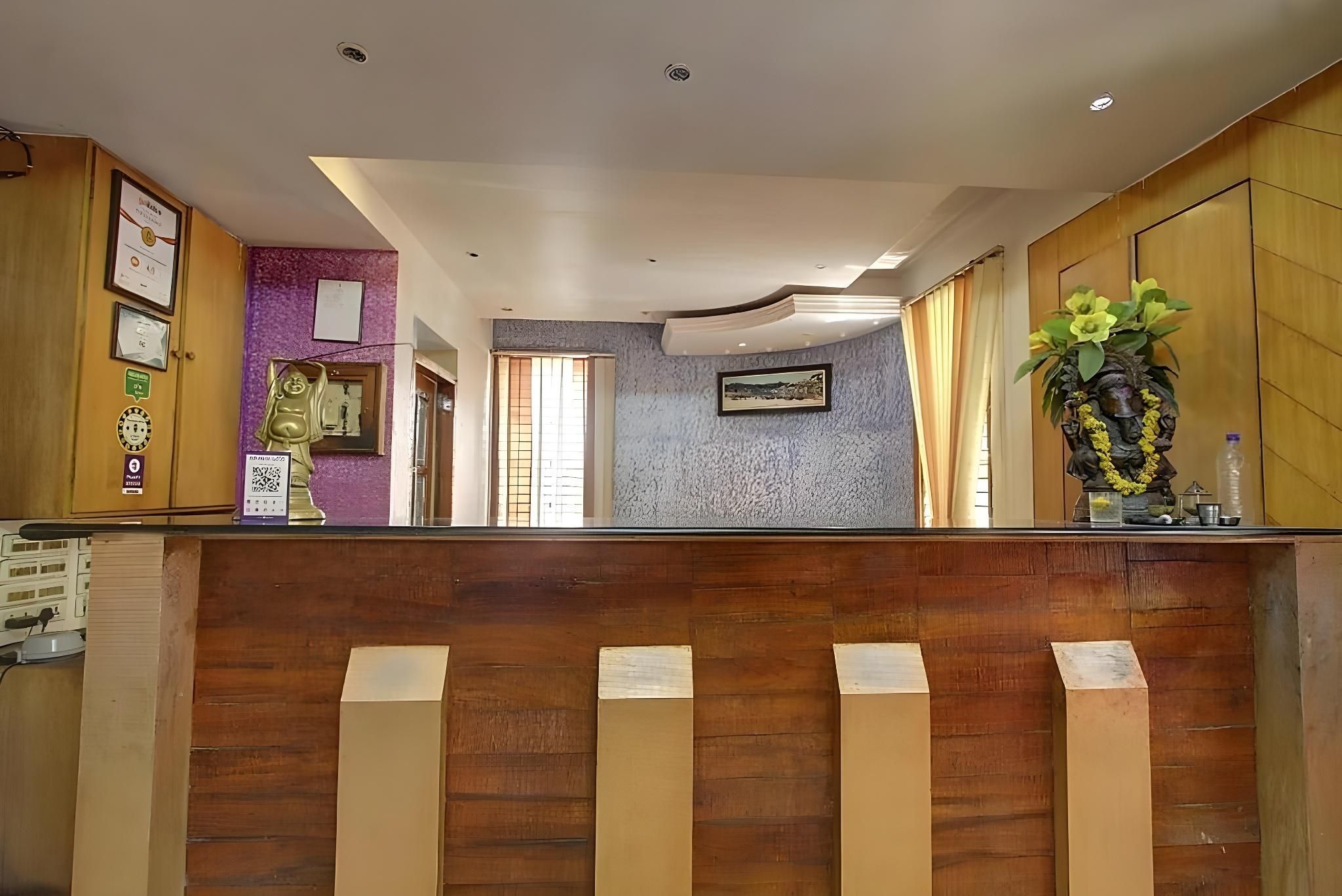 Hotel Rajsangam International - Bādāmi - Front desk