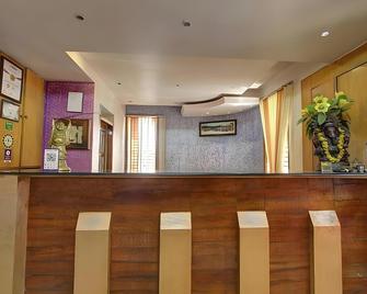 Hotel Rajsangam International - Bādāmi - Front desk