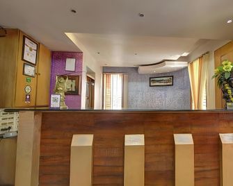 Hotel Rajsangam International - Bādāmi - Front desk