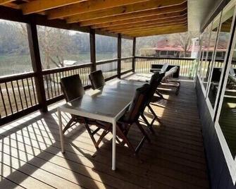 Clinch River Getaway - A lakefront retreat, just 5 minutes from grocery. - Harriman - Balkón