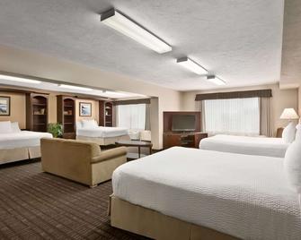 Days Inn & Suites Moncton - Moncton - Bedroom