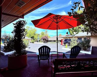 City Center Motel - Medford - Patio