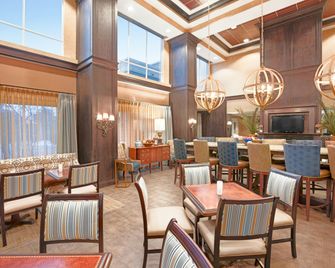 Hampton Inn & Suites Wells-Ogunquit - Wells - Lounge