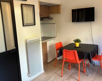 Le Merle Rose - تولوز - غرفة طعام