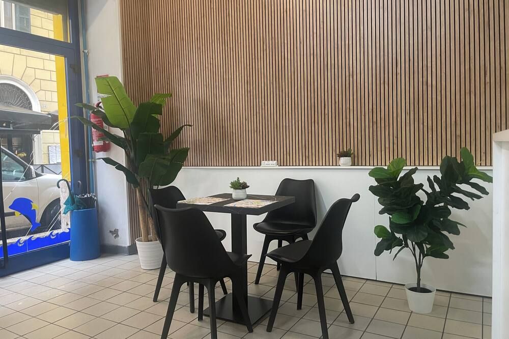 فاني بالاس هوستل