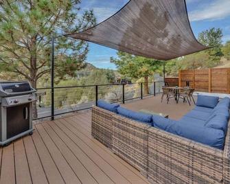 New! Eagles Landing Tiny Home B02 - Hot Tub - Madras - Balcony