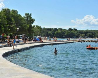 Small Apartment For A Great Holiday - Zadar - Uima-allas