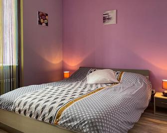 Gite Cressanges, 3 Bedrooms, 6 Persons - Tronget - Habitación