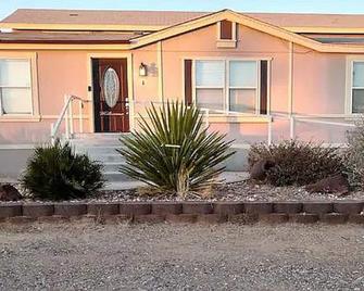 The Oasis In The Desert - Littlefield - Bedroom