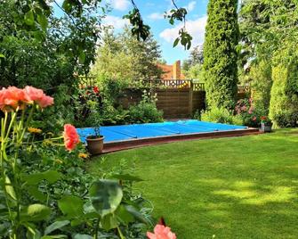 House in an oasis in Berlin with pool, garden, air-conditioning and fireplace - Berlin - Pool