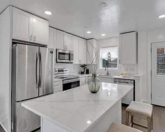 Quaint 3/2.5 home in Fort Dupont - Washington, D.C. - Kitchen