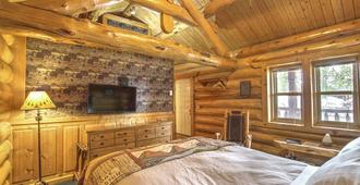 Hibernation Station - West Yellowstone - Bedroom