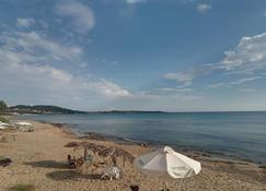 Maritinas Stone Apartment On The Beach, Katakolon, Greece - Kalakeika - Pantai