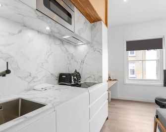 Brick Lane Base - London - Kitchen