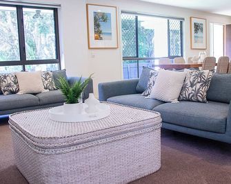 Noosa Heads Endless Summer Beach Retreat - Noosa Heads - Stue