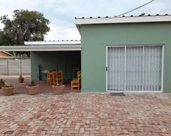 7 On Strauss - Beaufort West - Patio