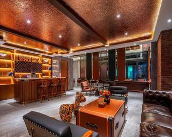 James Joyce Lanzhou Zhongchuan Airport - Lan-čou - Salónek