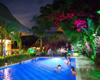 Prima Luna Palomino - Palomino - Pool