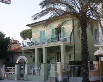 La Locanda Del Geco - Marina Di Pietrasanta - Edificio