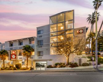 Best Western Plus All Suites Inn - Santa Cruz - Building