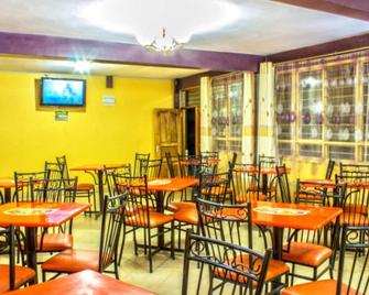 Esstana Hotel - Embu - Restaurante