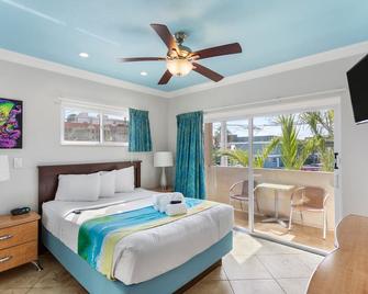 Bay Palms Waterfront Resort - Hotel and Marina - Saint Pete Beach - Bedroom