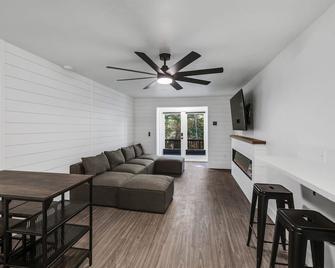 Beautiful Ski-in/ski-out Condo Located On The Eagle Point Resort! 1 Bedroom Condo by RedAwning - Beaver